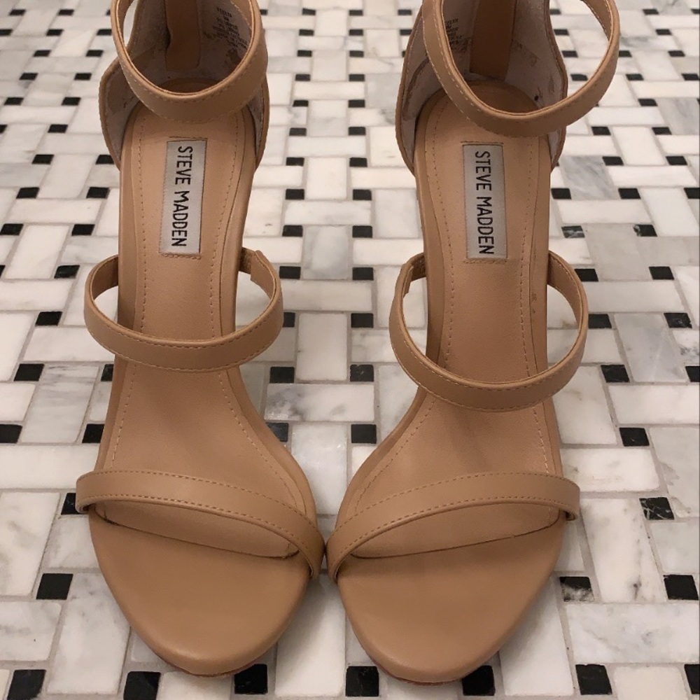 Steve Madden : Feelya Nude Heels size 9